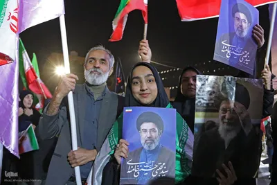 بیعت مردم شیراز در نخستین شب سال ۱۴۰۵ با رهبر معظم انقلاب