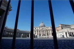 Polizei sperrt Petersplatz – Kein Zugang für Touristen