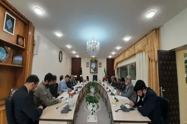 نشست هم‌اندیشی معاون فرهنگی حرم بانوی کرامت با رئیس صداوسیمای مرکز قم