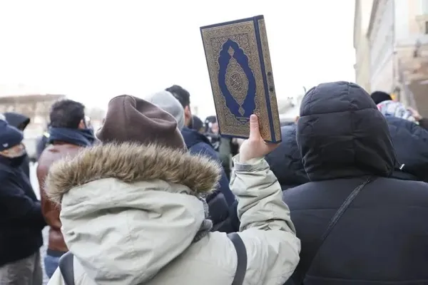 Müqəddəs dəyərlərin təhqirinə qarşı ümmətin həmrəyliyi və qətiyyəti zərurəti