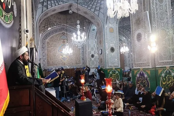 مراسم سومین شب از شب‌های قدر با حضور زائران غیر ایرانی + عکس