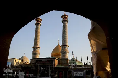 مراسم برافراشته شدن پرچم عزای حسینی بر گنبد آستان مقدس حضرت عبدالعظیم حسنی(ع) در شهر ری