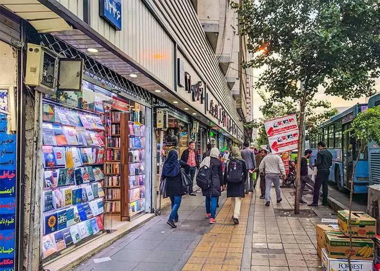 وصله‌های ناجور بر راسته کتابفروشان انقلاب