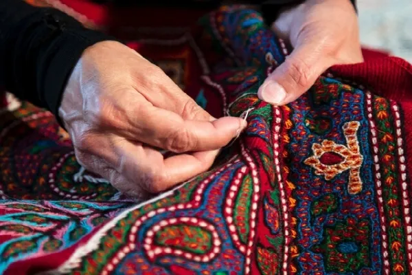 راه‌اندازی کارگاه‌های تولید زنده صنایع‌ دستی در کرمان