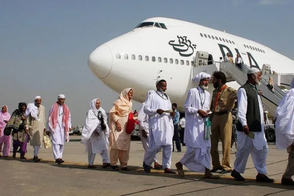 Pakistan Exploring ‘Cost-Effective’ Travel Options for 2024 Hajj