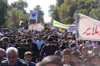 خروش دانش‌آموزان و مردم ملایر علیه سیاست‌های آمریکا و رژیم صهیونیستی در 13 آبان