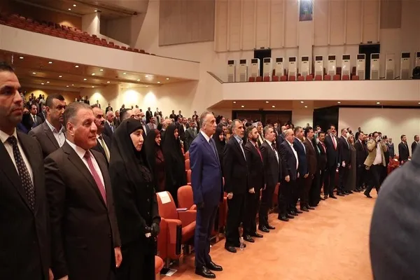 حكومة الكاظمي تنال ثقة البرلمان العراقي وتؤدي اليمين الدستوري