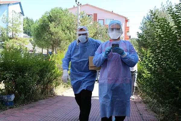 Türkiye'de son 24 saatte 1692 kişiye Kovid-19 tanısı konuldu