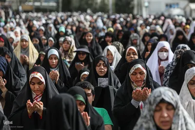 اقامه نماز عید فطر به امامت رهبر معظم انقلاب اسلامی در مصلای امام خمینی (ره)