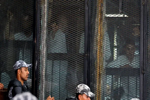محكمة مصرية تقضي بإعدام 75 متهماً في قضية 