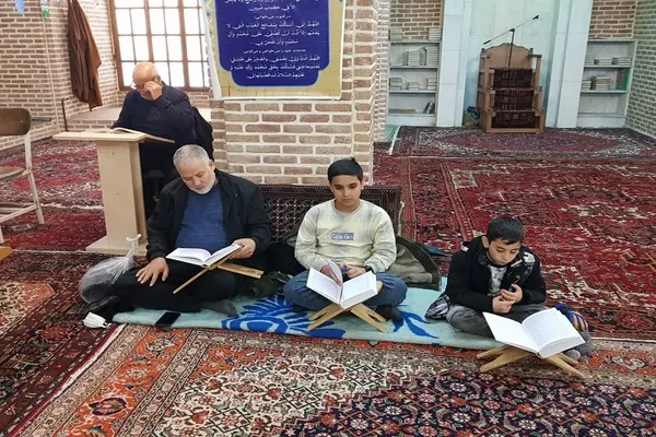 کرسی تلاوت در مسجد استاد و شاگرد تبریز