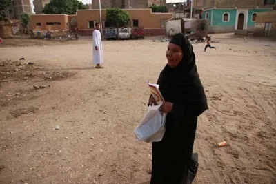 Ägypterin lernt den Korans im 7. Jahrzehnt ihres Lebens auswendig