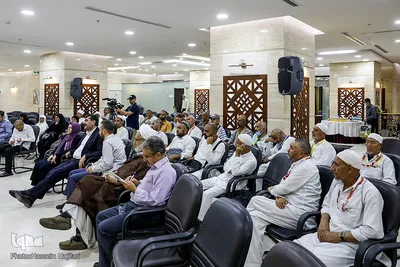 نشست حجاج خارجی در بعثه
