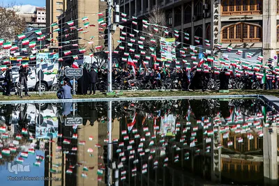 متفاوت ترین راهپیمایی ۲۲ بهمن قرن-
میدان فردوسی