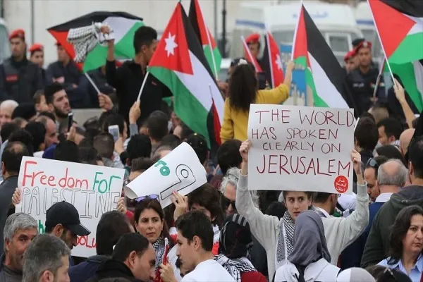 Ni en su casa a Trump le apoyan con su decisión sobre Al-Quds