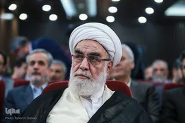 حجت‌الاسلام والمسلمین محمدی گلپایگانی، رئیس دفتر رهبر انقلاب اسلامی در مراسم تودیع و معارفه رئیس کمیته امداد امام خمینی(ره)