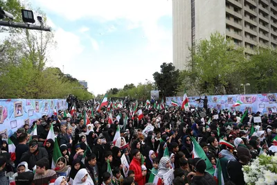 تجمع کودکان و نوجوانان در چهلمین روز شهادت دانش‌آموزان مینابی