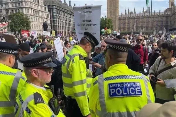 Londonda polis tərəfindən müsəlmanlara qarşı irqi ayrı-seçkiliyin ifşası