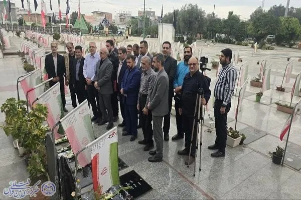 آیین گل افشانی مزار خبرنگار شهید هادی باغبانی شهید مدافع حرم