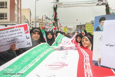 به وقت چهل سالگی؛ تهران، خیابان انقلاب