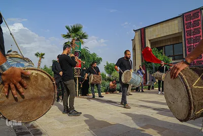 آیین برافراشتن پرچم حسینی بر فراز بلندترین سکوی پرچم ایران