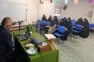 شست حضوری و وبیناری «وظایف کنشگران اجتماعی در بستر حوادث اخیر» که با همکاری جهاد دانشگاهی مازندران در مدرسه علمیه الزهرا(س) ساری