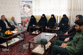 دیدار نمایندگان جامعه قرآنی با خانواده شهید طالب طاهری