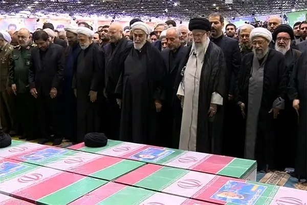 Jagoran juyin juya halin Musulunci ya yi sallah  ga gawar shahid Raisi da tawagarsa