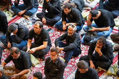 نماز ظهر عاشورا در شبستان امام خمینی(ره)‎ حرم شاهچراغ(ع)
