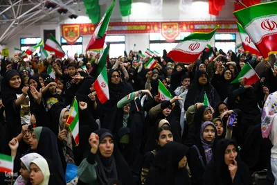 تجدید بیعت دختران و مادران اصفهانی با رهبر انقلاب در گلستان شهدا