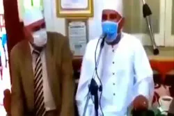 Al-Tarouti trägt bei der Rezitation des Koran Schutzmaske + Video