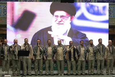 همزمان با پنجمین سالروز شهادت سردار شهید حاج قاسم سلیمانی، محفل انس با قرآن کریم با عنوان «سرباز قرآن» در حسینیه حضرت فاطمه‌الزهرا(س) پادگان ولیعصر(عج) برگزار شد.