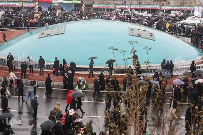 به وقت چهل سالگی؛ تهران، خیابان انقلاب
