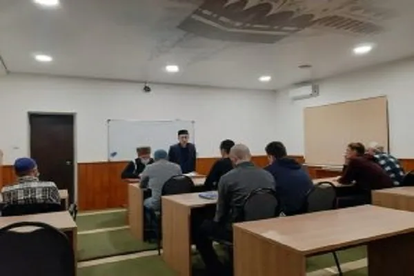 Директор медресе «Шейх Саид» встретился с прихожанами энгельсской мечети
