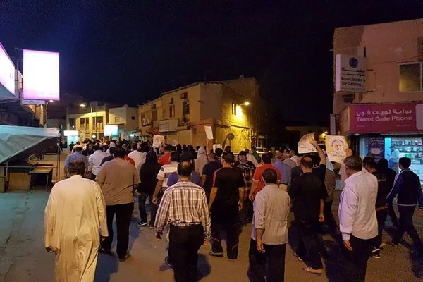 راهپیمایی مردم بحرین در همبستگی با انقلابیون در زندان‌های آل خلیفه