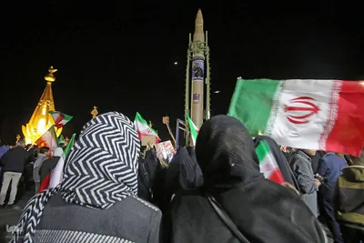 نمایش اقتدار موشکی ایران در موج 52 شیرازی ها