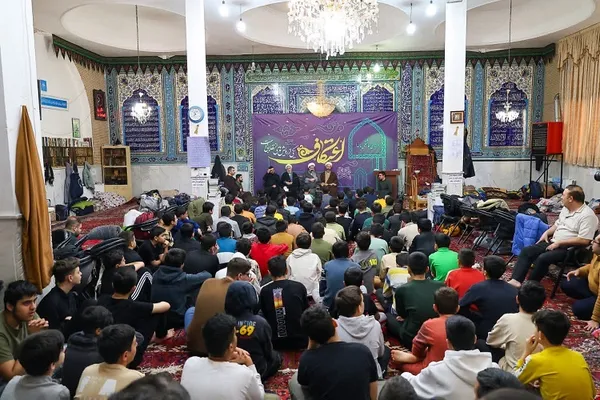 مراسم اعتکاف دانش آموزی در مسجد علی ابن‌‌ابیطالب (ع) گلشهر تبریز