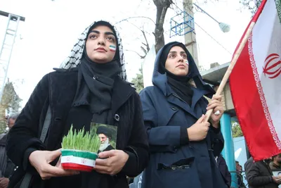 لحظات پایانی سال ۱۴۰۴ در گلزار شهدای شیراز