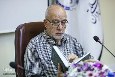 مراسم رونمایی از کتاب نسیم قدسی در تفسیر قرآن