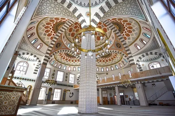 Türkiyəli sənətkar 50 məscidi İslam memarlığı üslubunda bəzəyib