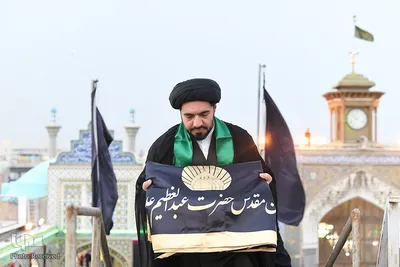 Flagge auf Kuppel des Heiligtums von Abdul Azim Hasani (a.s) durch eine schwarze Trauerflagge ersetzt