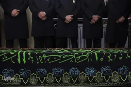 مراسم خاکسپاری مرحوم احمد مهدوی دامغانی در حرم مطهر رضوی