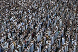 نماز عید فطر در بین‌الحرمین کربلای معلی