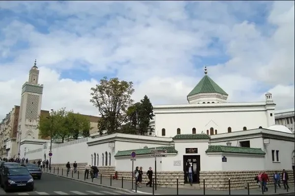 مقامات مسجد پاریس راه‌اندازی کمپین توهین‌آمیز به این مسجد را محکوم کردند