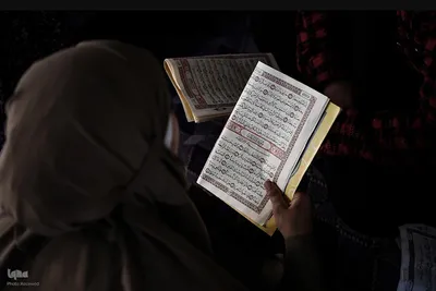 دختران غزه به تحصیل در رشته قرآن و حفظ ادامه می دهند