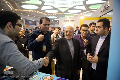 حضور محمدرضا نعمت‌زاده وزیر صنعت و معدن در غرفه ایکنا