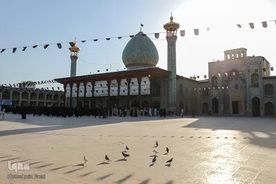 تعویض پرچم حرم مطهر شاهچراغ (ع) به مناسبت شهادت امام جعفر صادق (ع)