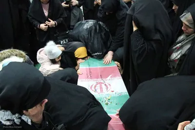 میزبانی دانشجویان دانشگاه امیرکبیر اراک از شهدای گمنام