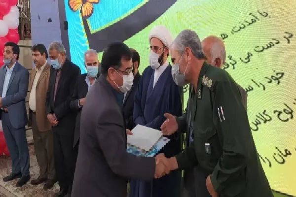 معلمان نمونه جهادگر و قرآنی در زرند تجلیل شدند