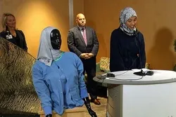 امریکی ہسپتال کی حجاب میں معاونت
